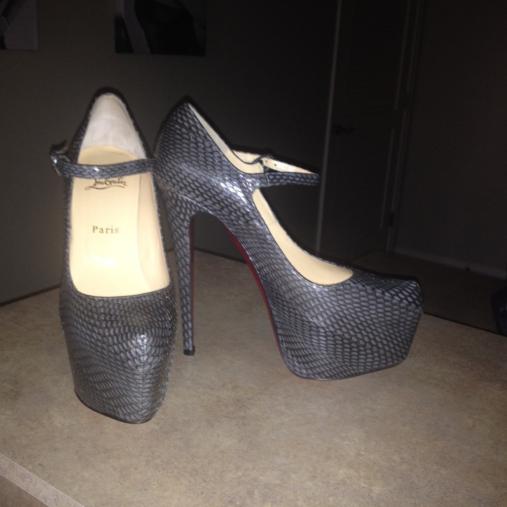 Christian Louboutin Grey Lady Daf Pumps